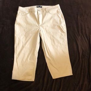 Women’s khaki capris